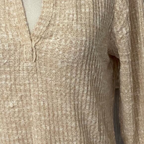 NWT socialite medium oatmeal and white Henley - Picture 3 of 5